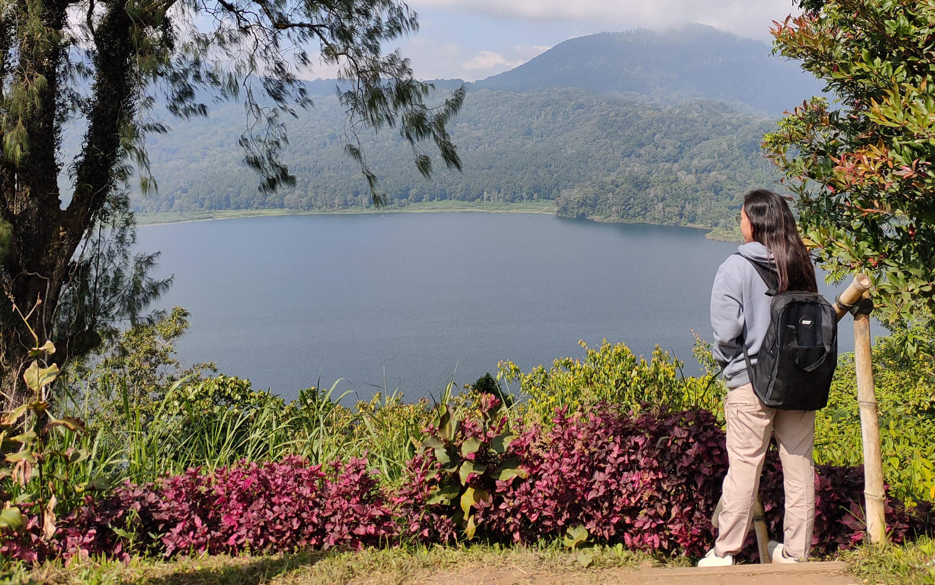 Pemandangan Danau Buyan dari Desa Wanagiri, Buleleng, Bali.