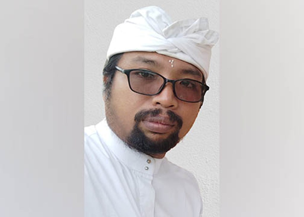 PENYULUH : Penyuluh Agama Hindu Kantor Kementerian Kabupaten Tabanan, Ida Bagus Putu Wiadnyana mengulas soal Sloka 5 Kitab Sarasamuscaya.
