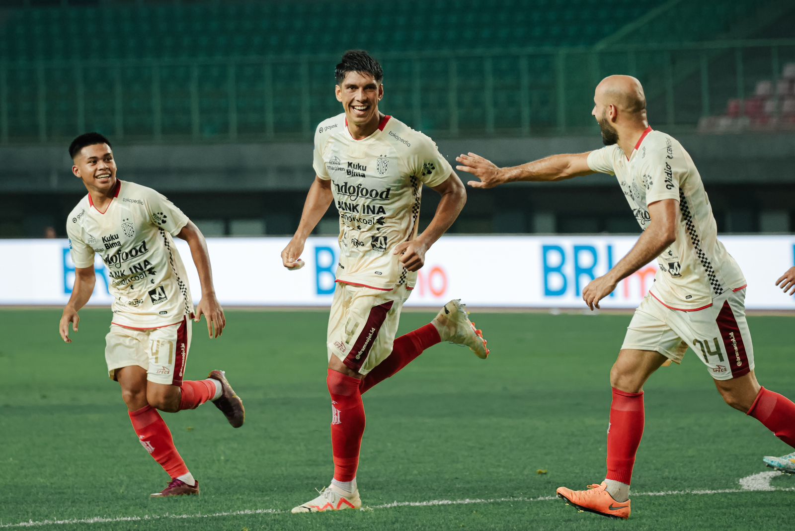 Bali United masih berpeluang menutup putaran pertama BRI Liga 1 Indonesia dengan finish di posisi 4 besar.