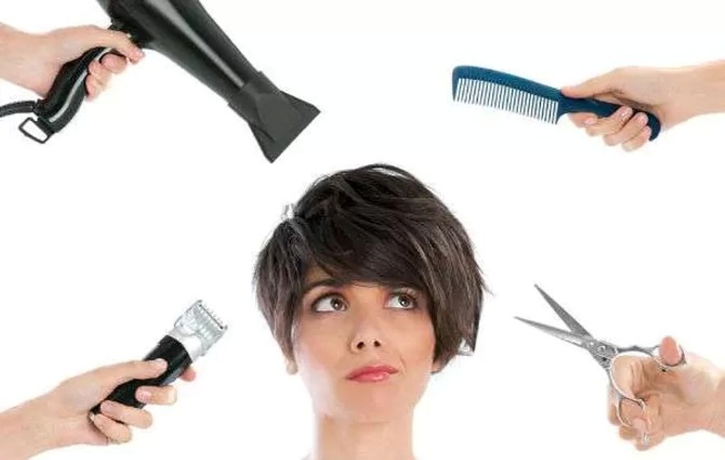 POTONG RAMBUT: Hari Buda Kliwon Matal, sesuai kalender Bali, merupakan hari baik untuk potong rambut.