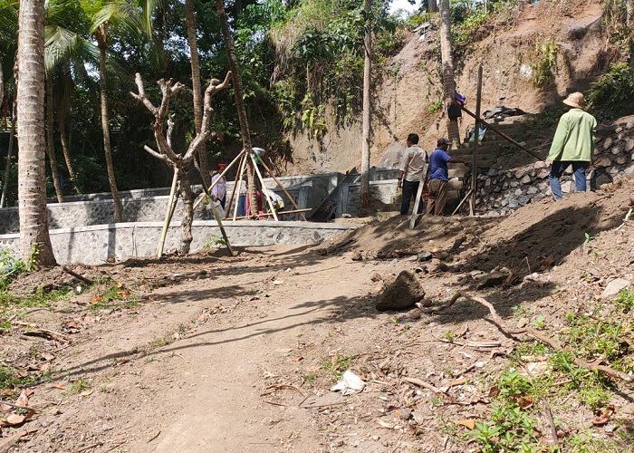 DITATA : Penataan kawasan Tukad Bubuh, Banjar Koripan, Desa/Kecamatan Banjarangkan. Atau tepatnya disebelah timur Goa Jepang.