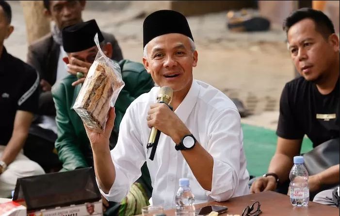 Bakal Capres Ganjar Pranowo saat bertemu Relawan Tasikmalaya sekaligus mengapresiasi kerja keras dan sinergi komunitas, Selasa (10/10).