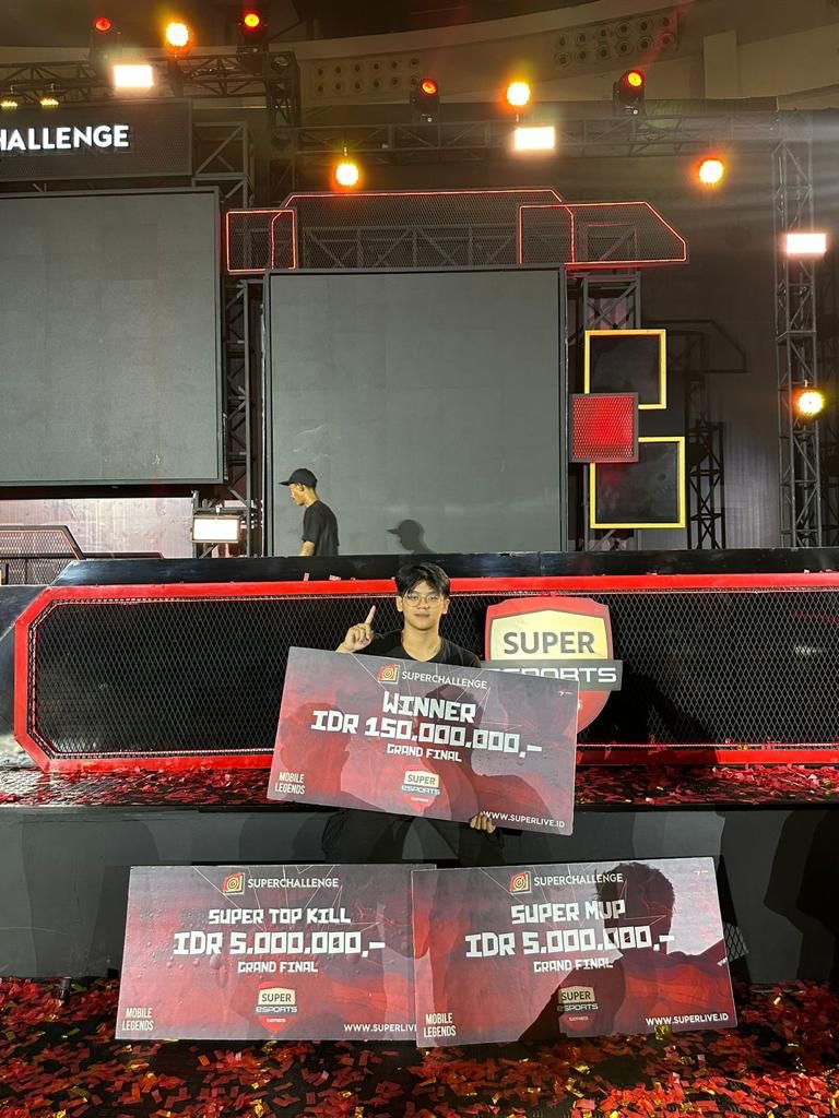 BUKAN KALENG: Atlet esports Mobile Legend, Nicodemus Dustin Koesnadi bukan atlet kaleng-kaleng.Terbukti dari penghargaan yang dikantonginya.