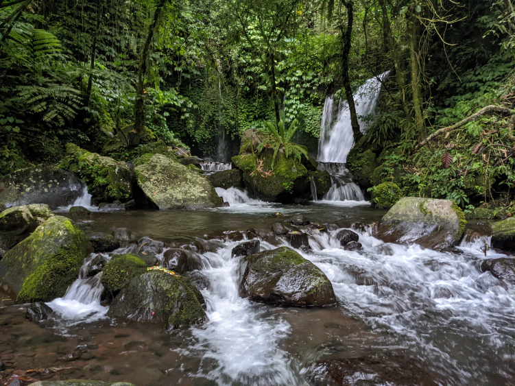 keindahan Air Terjun Yeh Hoo di Tabanan Bali