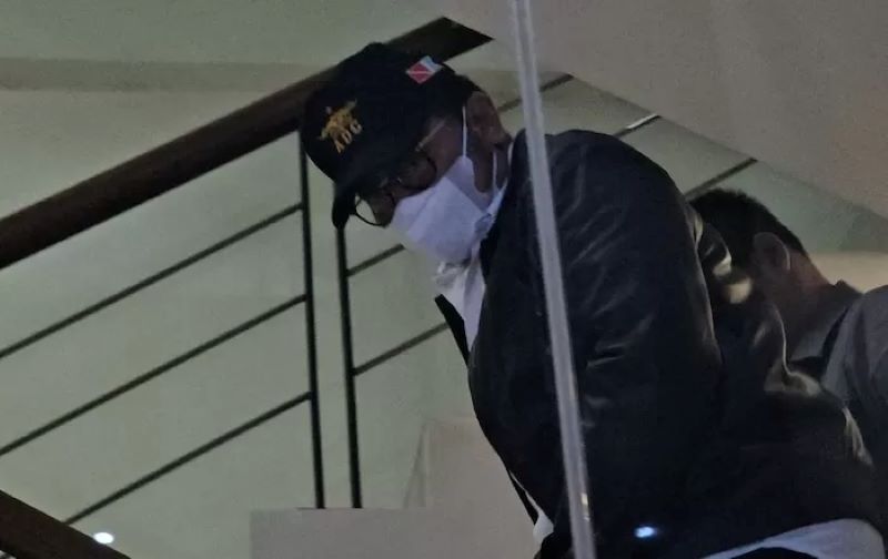 Penydik KPK menjemput paksa mantan Mentan Syahrul Yasin Limpo di salah satu apartemen di Jakarta.