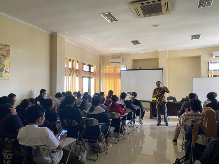 Kuliah Tamu &lsquo;In Search Of Balance In Tourism&rsquo; yang diselenggarakan Prodi S1 Pariwisata Unud