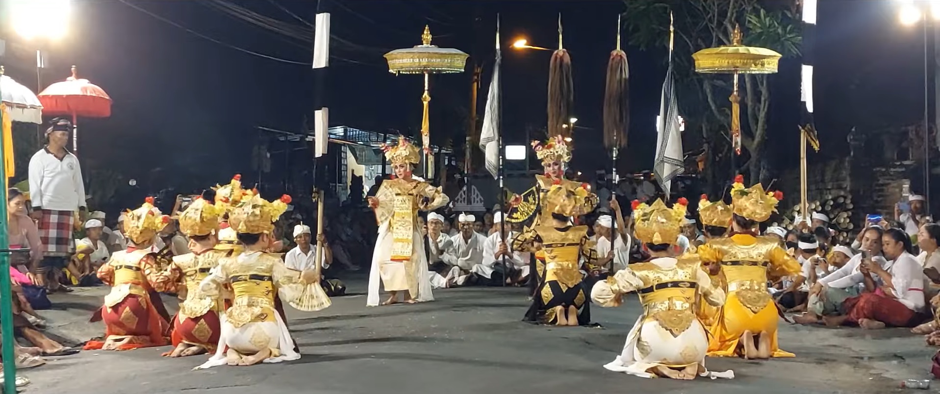 BEDA PAKEM: Tari Legong Dedari di Pura Luhur Kanda Pat Sari Pengideran Dewata Nawa Sanga memiliki pakem dan struktur tari yang berbeda dengan tari legong lainnya.