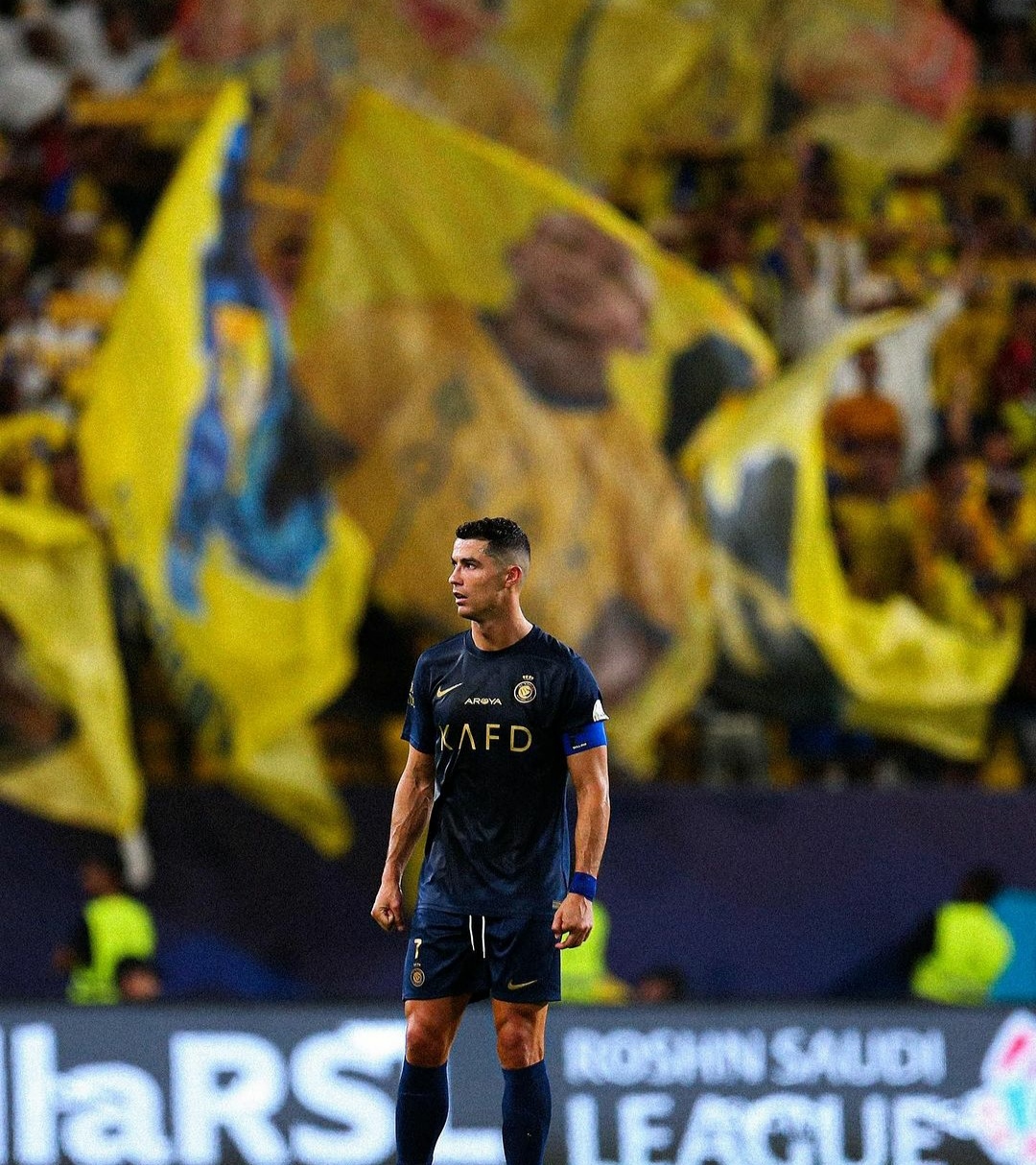 CAMBUK: Megabintang klub Al-Nassr, Cristiano Ronaldo dijatuhi hukuman cambuk gegara peluk pelukis wanita di Iran.