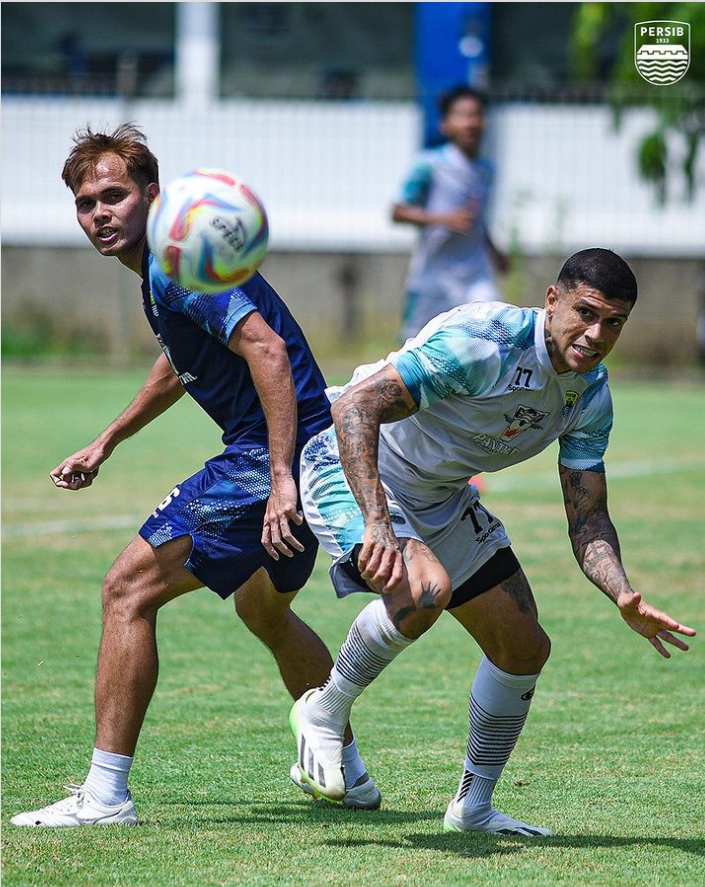 PERSIAPAN: Pemain Persib Bandung siap hadapi Borneo FC meski pertandingan ini akan menjadi ujian tersendiri karena perlu beradaptasi dengan kondisi cuaca panas.