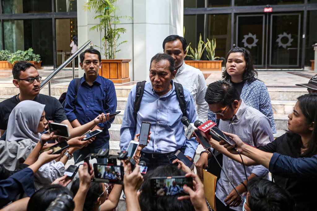 Mantan Pimpinan KPK Saut Situmorang menyatakan akan hadiri panggilan Polda Metro Jaya sebagai saksi kasus dugaan pemeriksaan yang libatkan pimpinan KPK saat ini.