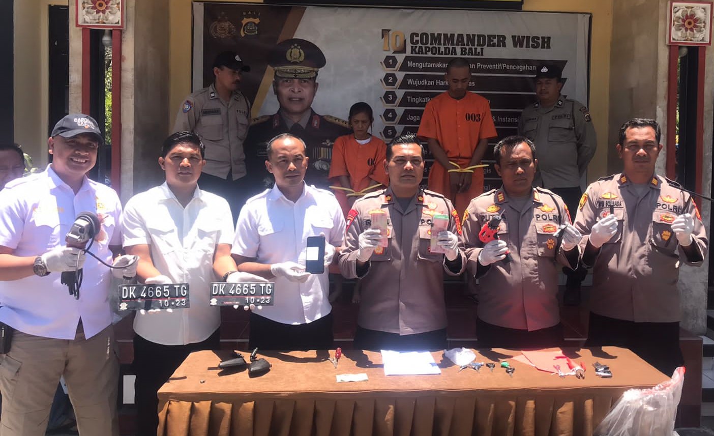 Polsek Kintamani merilis tangkapan dengan pelaku sejoli  yang diduga melakukan penggelapan.