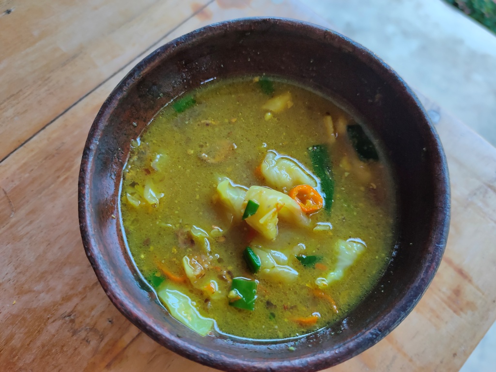 TONGSENG: Menu tongseng ayam di warung Luh Gembrong, Singaraja dengan racikan bumbu rempah.