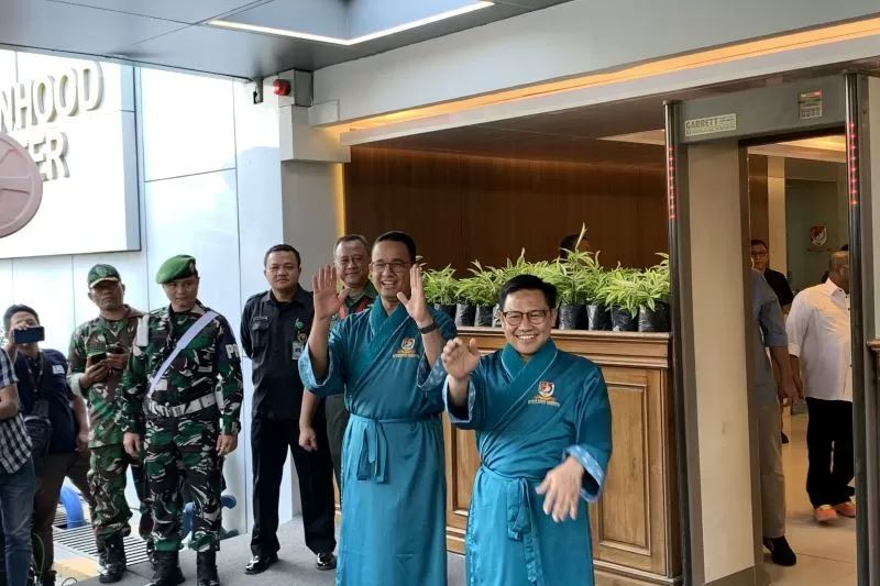 Pasangan Capres-Cawapres, Anies-Muhaimin Iskandar tiba di RSPAD Jakarta untuk jalani pemeriksaan kesehatan, Sabtu (21/10).