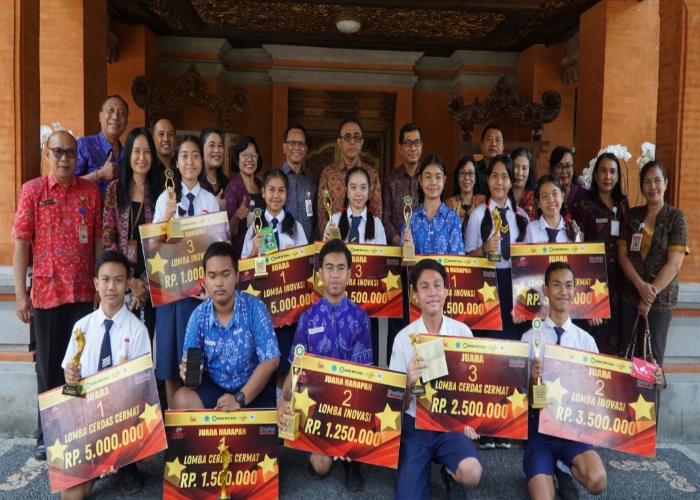 PEMENANG: Siswa-siswi pemenang Lomba Cerdas Cermat dan Lomba Inovasi sebagai salah satu Acara Puncak BIK Tahun 2023 serta bagian dari Program TPKAD (Tim Percepatan Akses Keuangan Daerah)