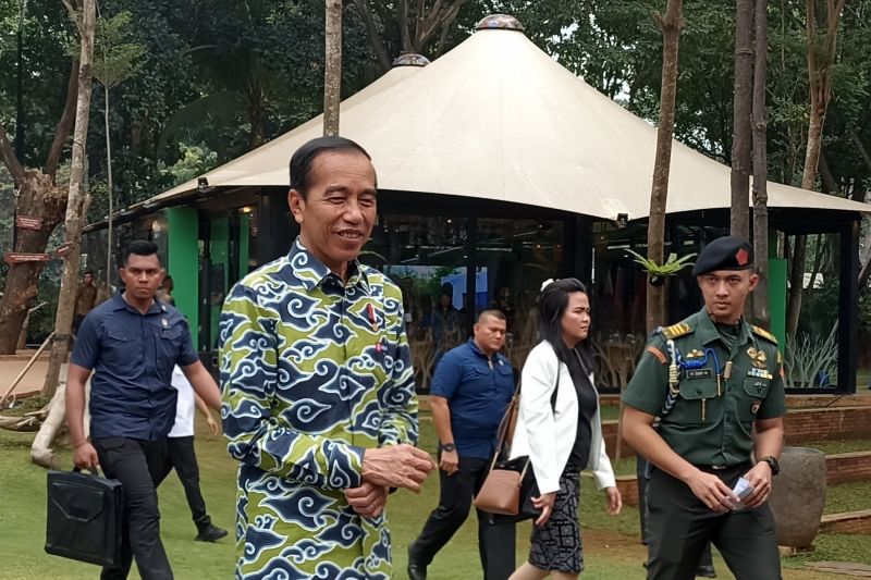 Presiden Jokowi yang menanggapi adanya rumor hubungan renggang dengan Ketua Umum PDIP Megawati Soekarnoputri.