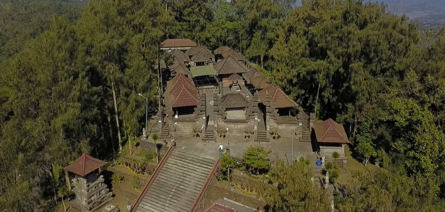PURA PUCAK PENULISAN: Pura Pucak Penulisan sebagai pusat orientasi banua Gebog Domas dengan sub-sub pusat banua di Desa Sukawana, Batang, Kintamani, dan Salulung.