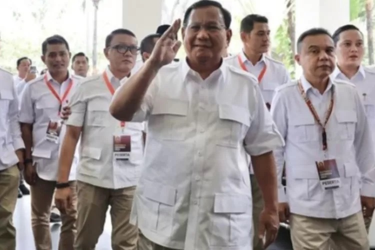 DIKECAM: Usai menjawab isu dinasti politik yang dikaitkan dengan Gibran Rakabuming Raka, Prabowo dikecam warganet hingga menjadi trending topik.