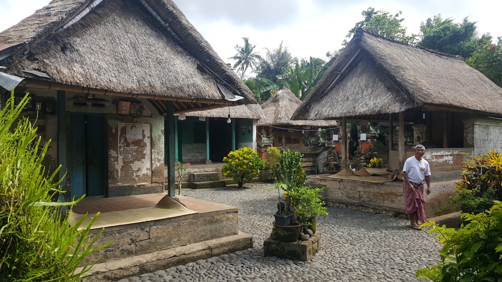 RUMAH : Suasana rumah masyarakat Bali yang menggunakan Asta Kosala-kosali.