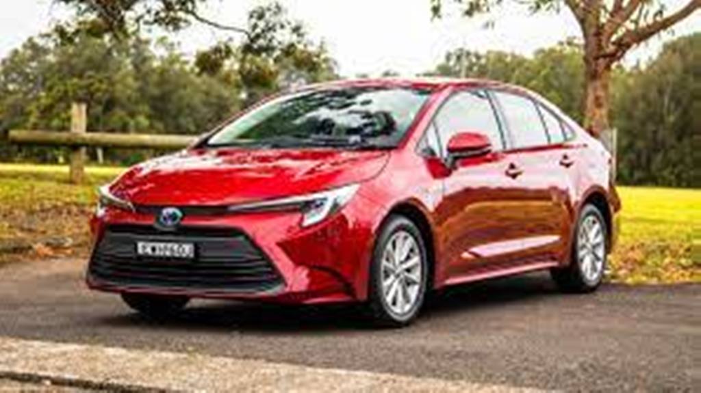 KOMBINASI: Toyota kini dilengkapi dengan mesin hybrid yang mengkombinasikan mesin bensin dan motor listrik.