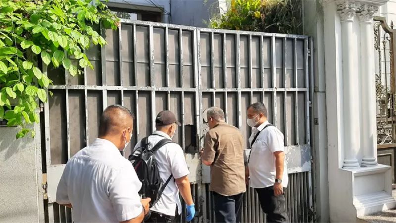 Penyidik Polda Metro Jaya selesai melakukan penggeledahan di rumah Ketua KPK Firli Bahuri, Kamis (26/10).