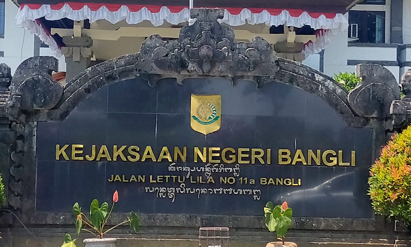 Kejari Bangli menetapkan dua tersangka dugaan korupsi BUMDes di Kintamani.