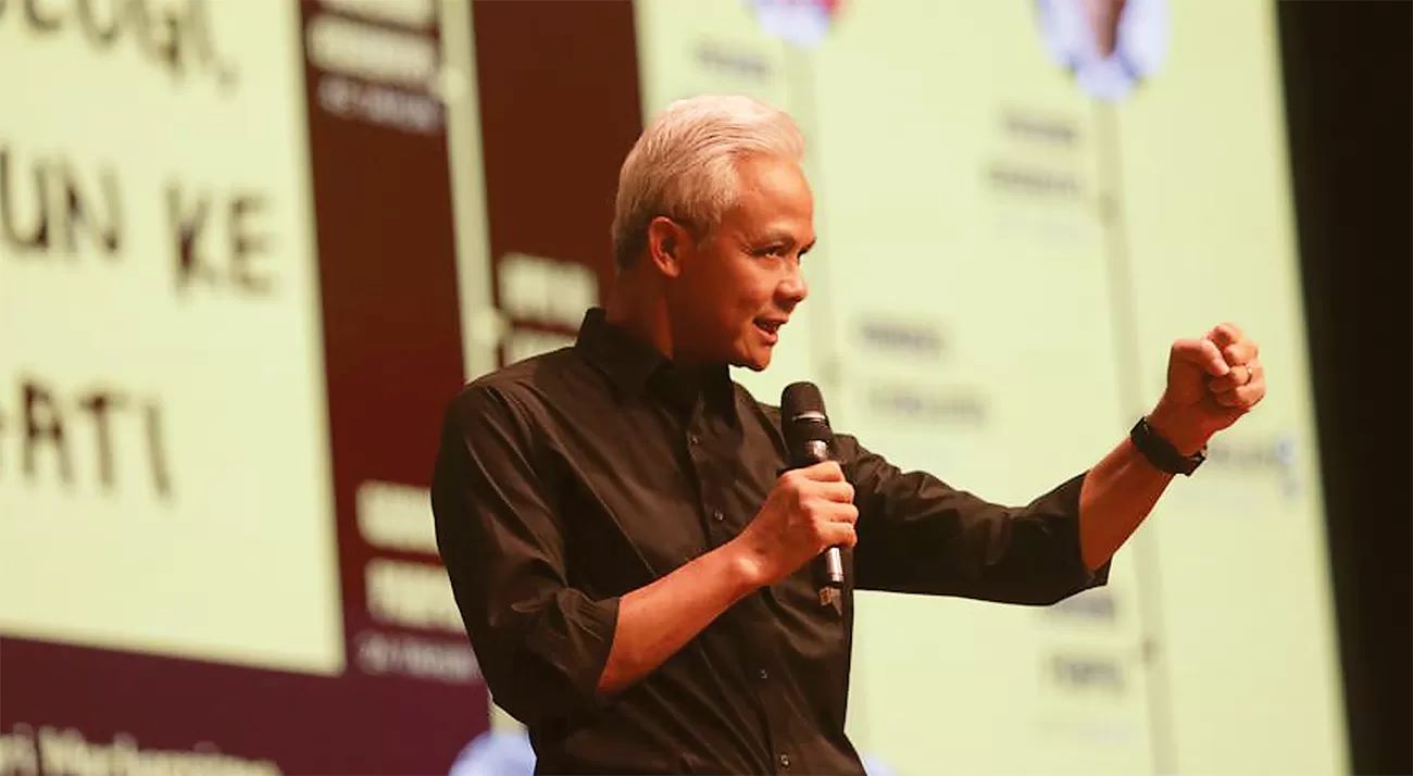 Ganjar bantah isu KKN yang diangkat dalam setiap pertemuan sebagai sindirian pada keluarga Presiden Jokowi.