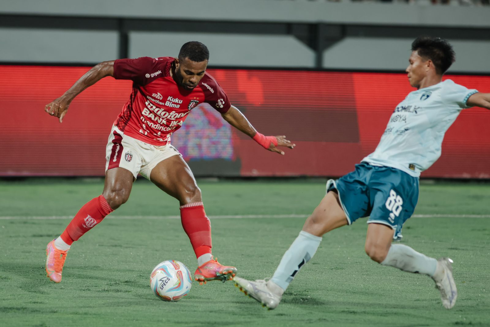 Winger Bali United, Yabes Roni saat melawan Persita Tangerang di pekan ke-17, Senin 30 Oktober malam. Tak butuh waktu lama, Bali United melanjutkan pekan ke-18 di kandang PSS Sleman