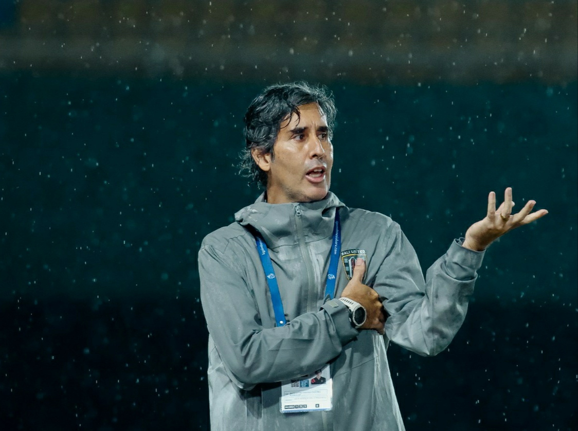 Teco Cugurra setuju dengan adanya VAR di Liga 1 Indonesia, namun SDM wasit harus lebih bagus juga.&nbsp;