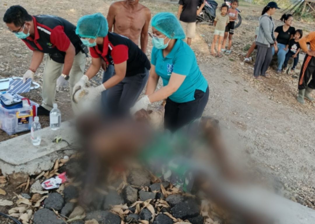LUKA BAKAR : Kondisi korban I Nyoman Jinten, 66, yang nekat membakar dirinya di Pemuunan Setra Kangin Banjar Patus, Desa Gunaksa, Dawan, Klungkung.