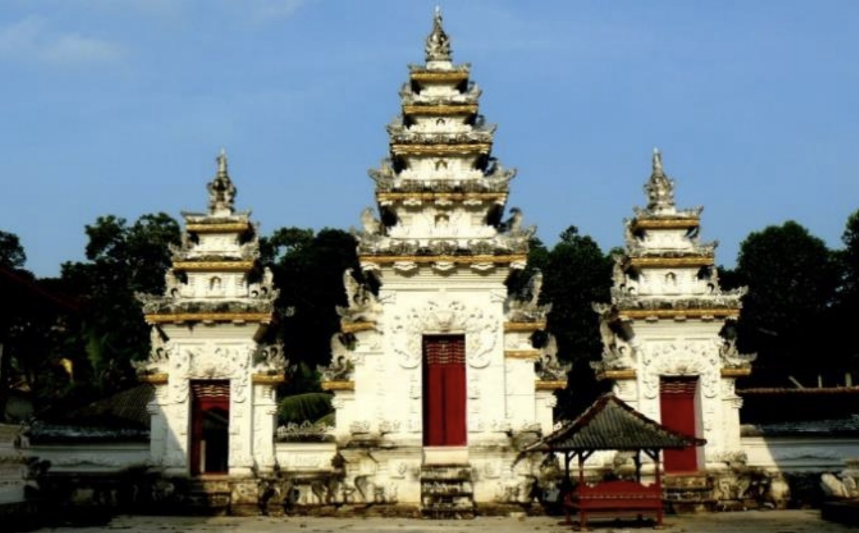 ANGKER: Pura Puser Saab yang terletak di Banjar Patyen, Dehan, Desa Batumadeng, Kecamatan Nusa Penida, Kabupaten Klungkung memiliki kawasan hutan yang dikenal angker.