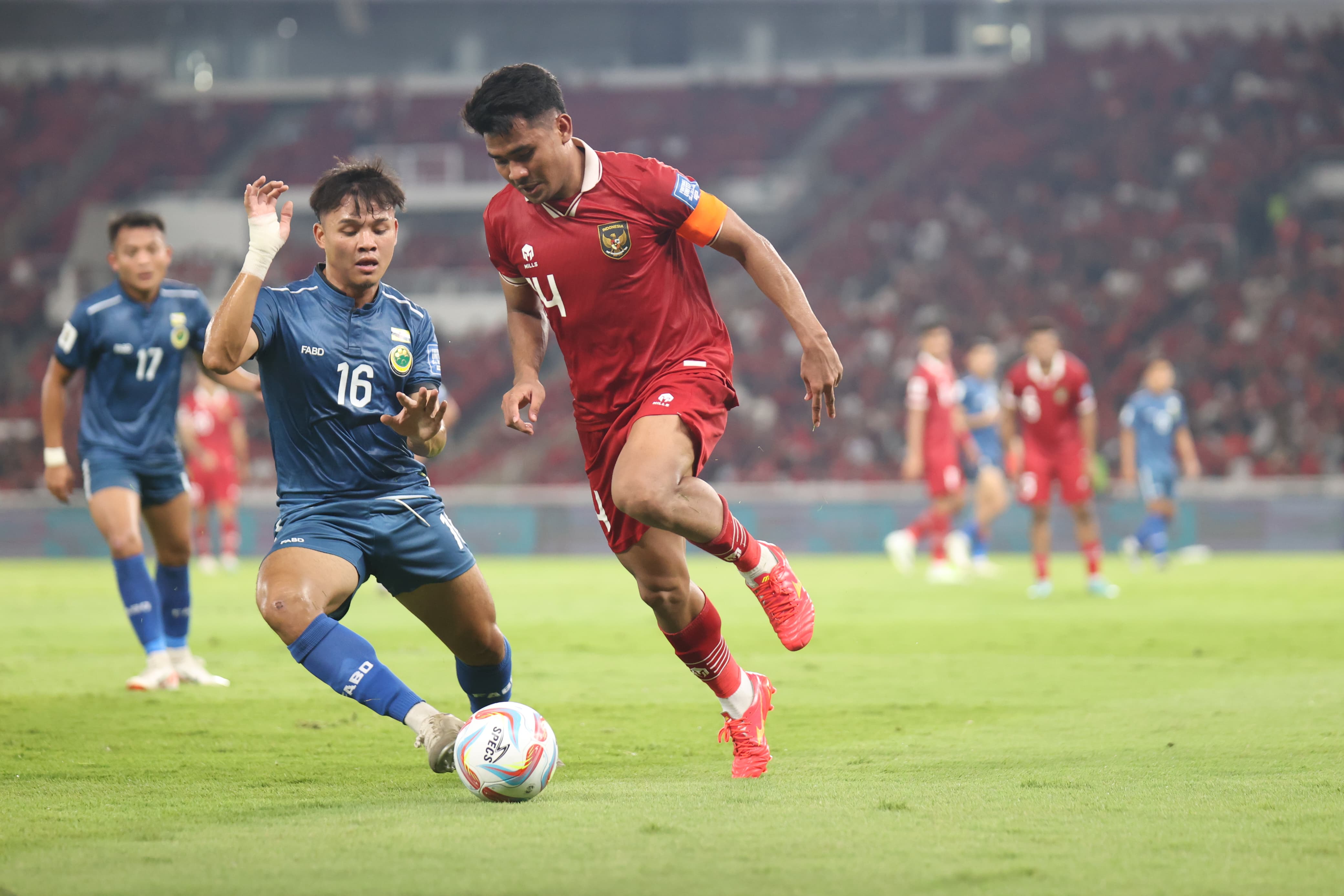 Asnawi Mangkualam (kanan), 1 dari 27 nama yang dipanggil Shin Tae-yong untuk melawan Irak dan Filipina di Babak Kualifikasi Piala Dunia 2026 Zona Asia