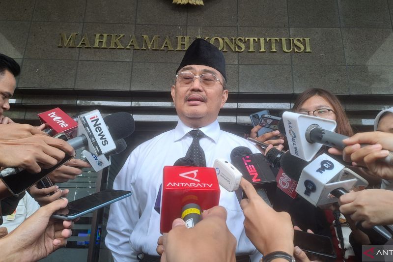 MKMK: Ketua Majelis Kehormatan Mahkamah Konstitusi (MKMK) Jimly Asshiddiqie meminta hakim Mahkamah Konstitusi memakai akal sehat bukan akal bulus terkait dugaan pelanggaran etik MK.