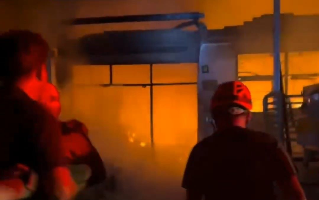 Rumah yang sekaligus dijadikan gudang sterno di Denpasar, Bali mengalami kebakaran pada Sabtu, 4 November 2023 malam.