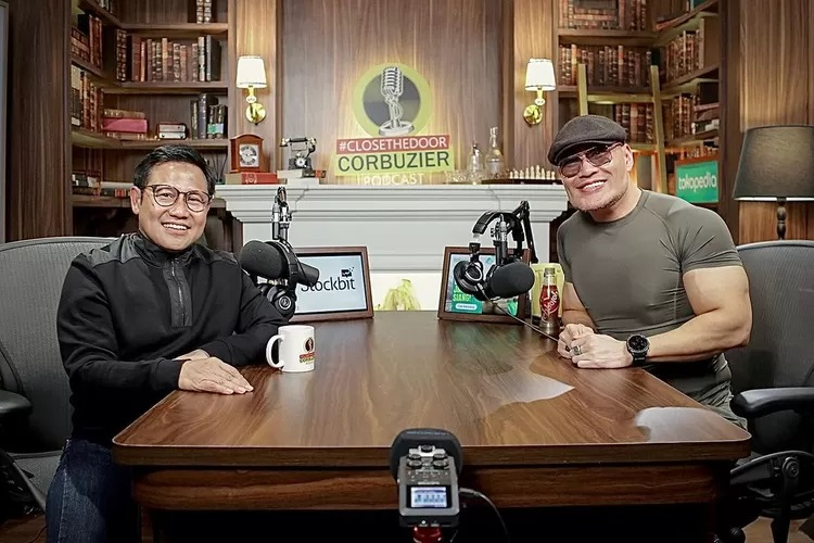 Deddy  Corbuzier dan Cak Imin dalam podcast close the door