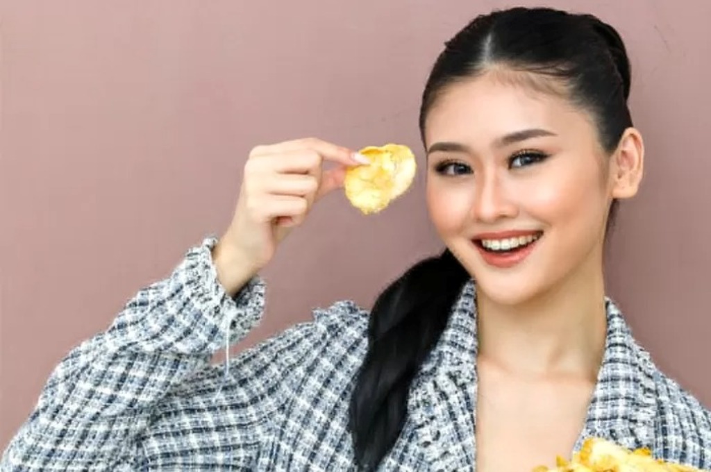 MELINJO: Keripik melinjo yang renyah dan gurih bisa diolah dalam berbagai varian rasa. Meski terasa pahit, ternyata bikin orang kecanduan.