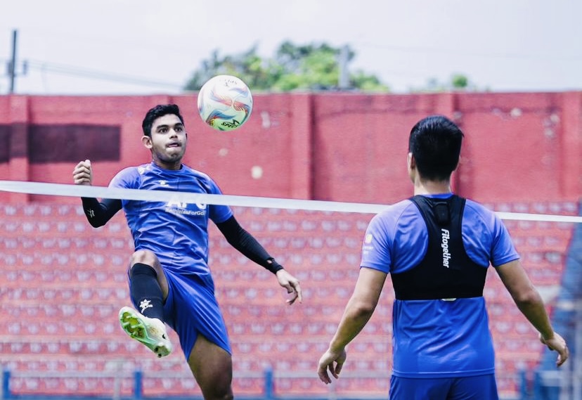 Pemain Persik Kediri menjalani persiapan terakhir sebelum melawan Madura United di pekan ke-19 di Stadion Brawijaya.