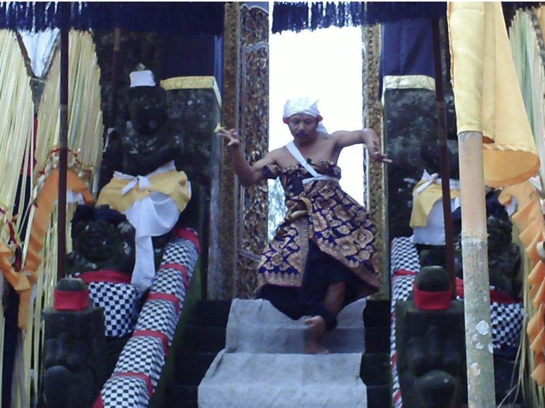 MATITI SUARA: Matiti Suara merupakan rangkaian dari prosesi maprani di Pura Ulun Danu Batur yang digelar saat Ngusaba Kadasa. Tradisi Hindu Bali ini memang unik.