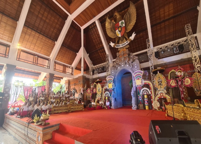 FESTIVAL : Persiapan Dajan Peken Festival yang akan digelar besok 10-11 November 2023.