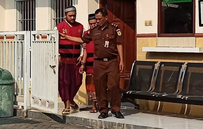 Andying Indra Prakoso, 28, oknum polisi di Kediri, Jawa Timur divonis ringan atas kasus kepemilikan sabu-sabu, Rabu (8/11).