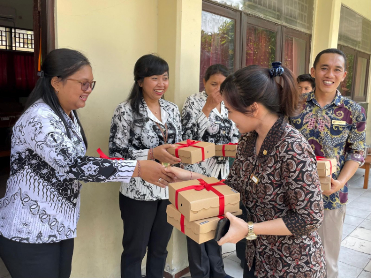 Swiss-Belhotel Tuban Beri Penghargaan Istimewa untuk Para Guru Sekolah Dasar