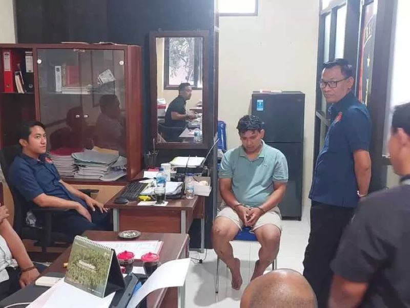 Slamet Singgih menjalani pemeriksaan di Polres Demak usai membunuh istrinya menggunakan palu, Kamis (9/11).