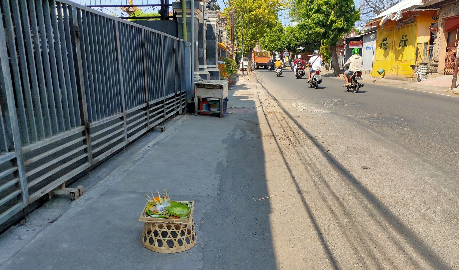Situasi Nyepi adat di lingkungan Desa Adat Banyuning, Kecamatan Buleleng, Bali, Senin 13 November 2023.