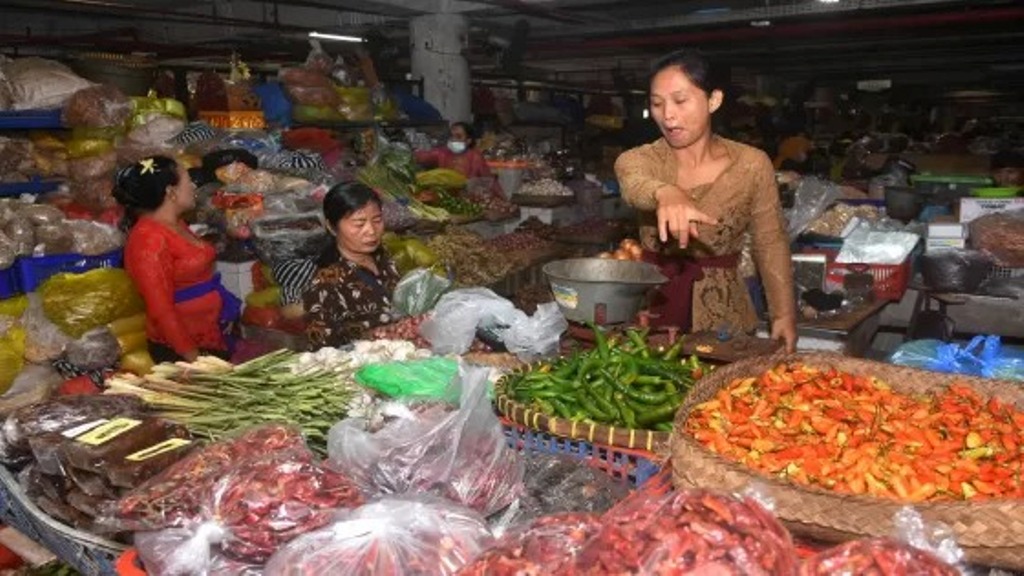 BAPOK: Harga bahan pokok hingga bumbu dapur di Pasar Badung, Senin 13 Januari 2023 terpantau masih stabil.