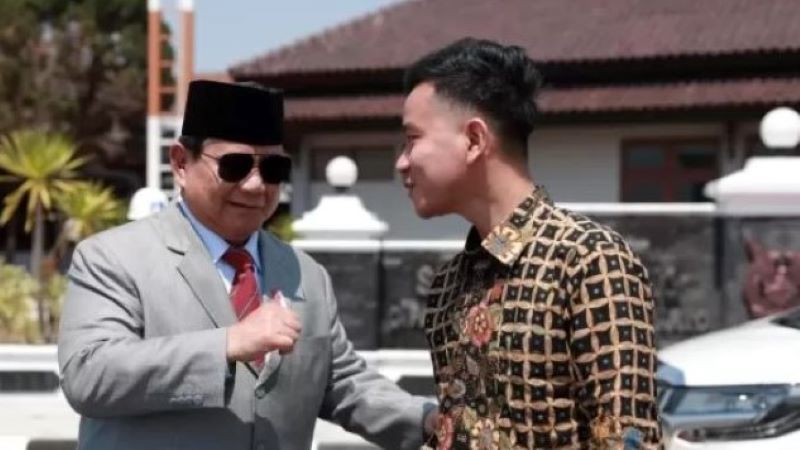 Pasangan Prabowo-Gibran mengimbau pendukungnya tak ikut datangi KPU hari ini, Senin (13/11).