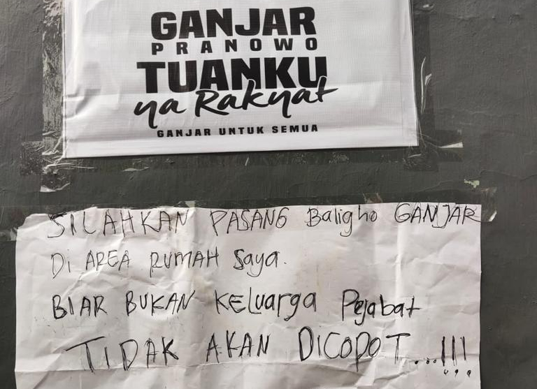 Salah satu foto yang memperlihatkan warga iklas rumahnya dipasangi baliho Ganjar
