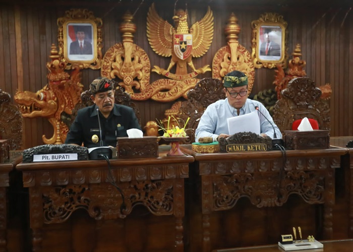 UMUMKAN : Sidang paripurna istimewa  pengumuman akhir masa jabatan Bupati-Wakil Bupati (Wabup) Klungkung.