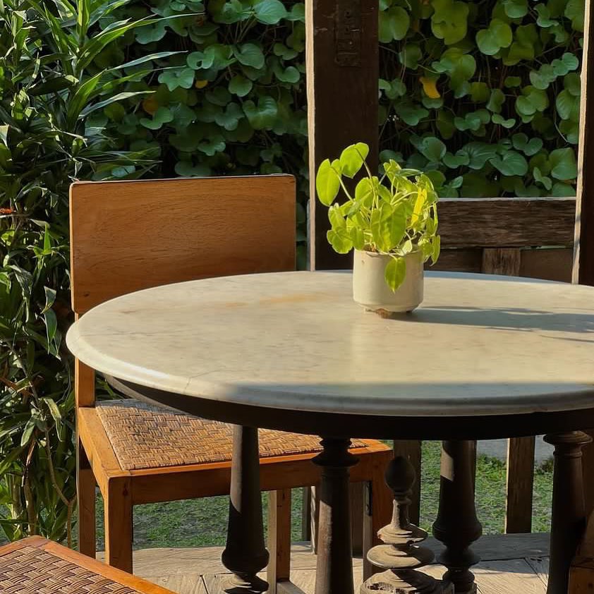 REKOMENDASI: Ini rekomendasi caf&eacute; di Seminyak, Bali untuk tempat nongkrong yang nyaman, unik, dan estetik yang bisa dikunjungi.