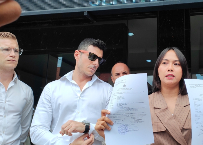 LAPOR: Beberapa WNA didampingi Kuasa Hukum Erdia Christina melaporkan Fanni Christie dan Suaminya ke Polda Bali.