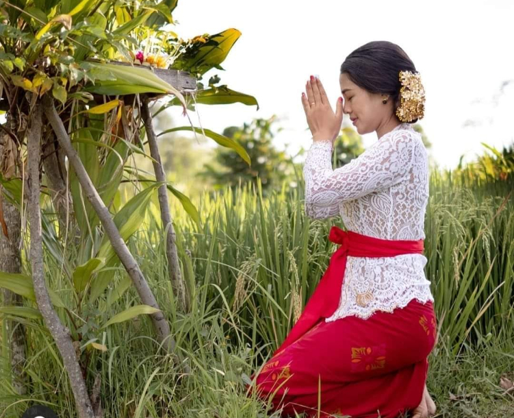 Makna Bhakti Dalam  Implementasi Ajaran Tri Parartha