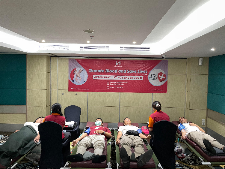 Aksi Donor Darah yang diselenggarakan Swiss-Belhotel Tuban dan PMI